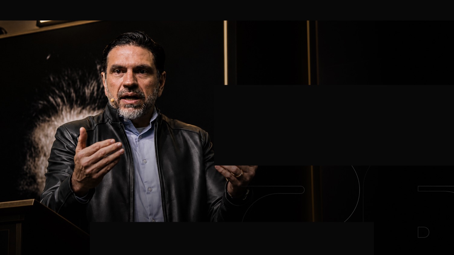Flávio Batista no palco da Imersão Transportadoras Lucrativas